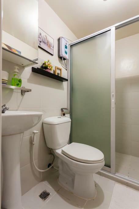 Jen'S Paranaque City Apartment Manila Exterior photo