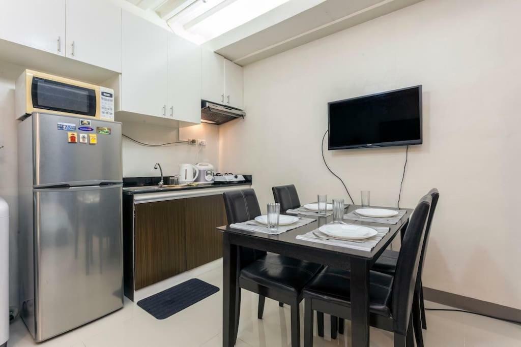 Jen'S Paranaque City Apartment Manila Exterior photo